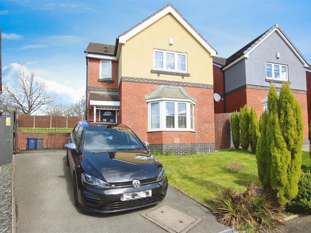 3 bed detached house for sale in Old Hall Drive, Bradwell, Newcastle