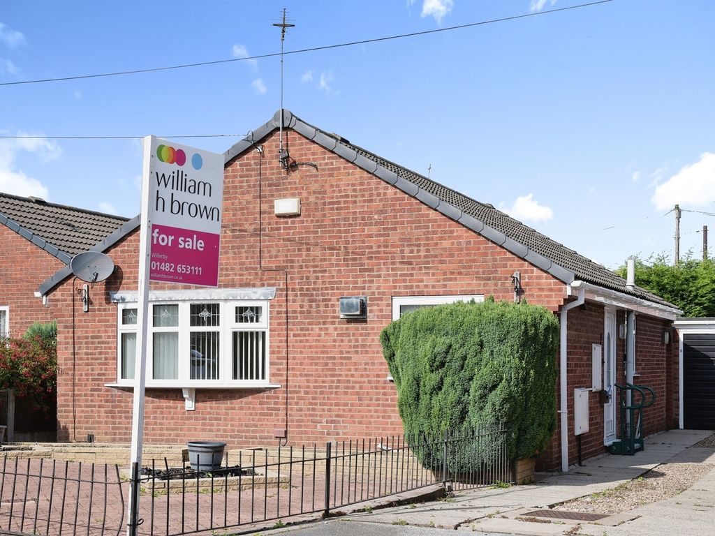 2 bed detached bungalow for sale in Orchard Close, Anlaby, Hull HU10, £