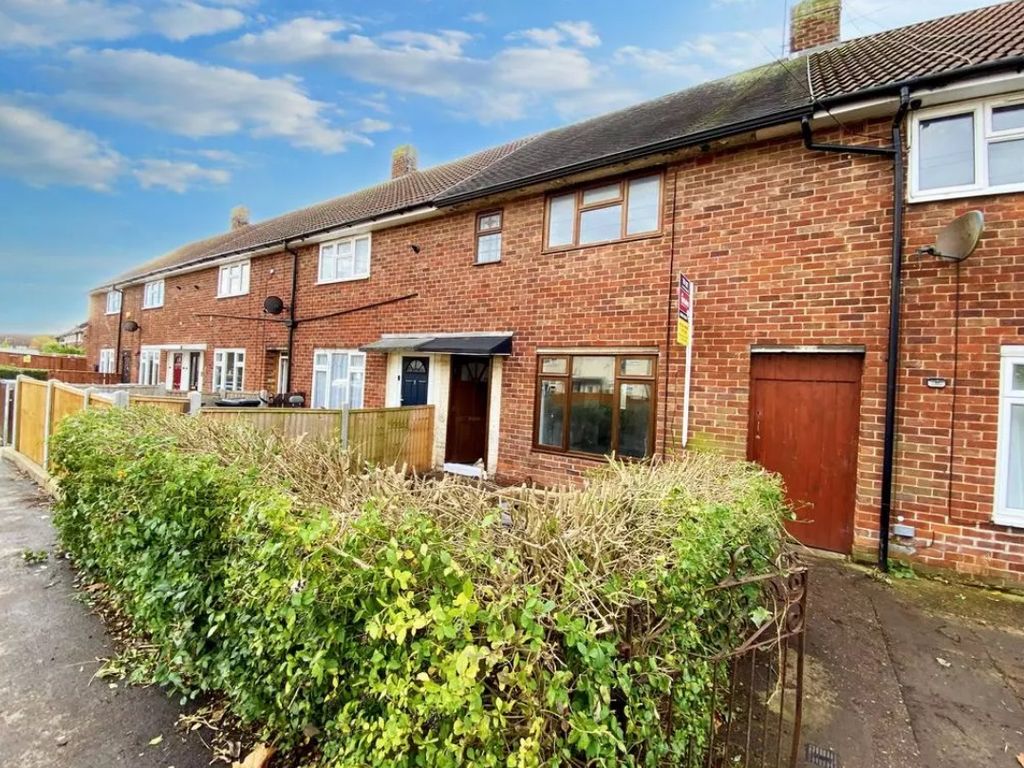 3 bed terraced house to rent in Calder Grove, Hull HU8, £600 pcm Zoopla