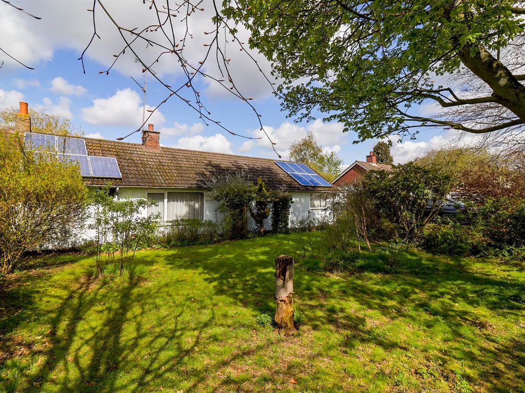 3 bed detached bungalow for sale in Cromer, Stevenage SG2 Zoopla