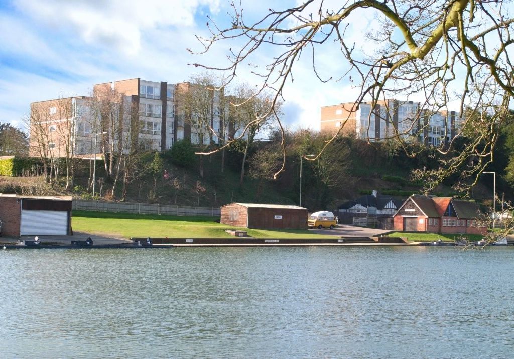 2 bed flat to rent in Hartslock Court, Shooters Hill, Pangbourne