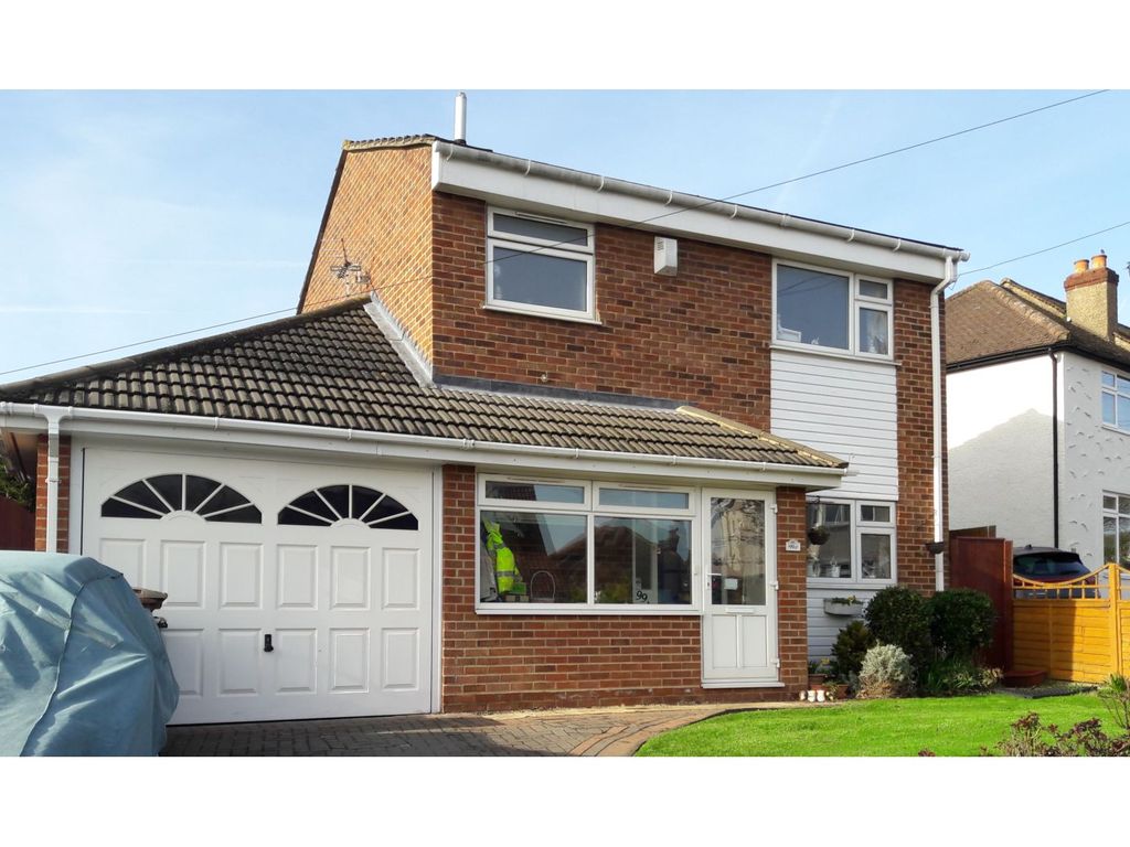 3 bed detached house for sale in Clarkes Avenue, Worcester Park KT4, £