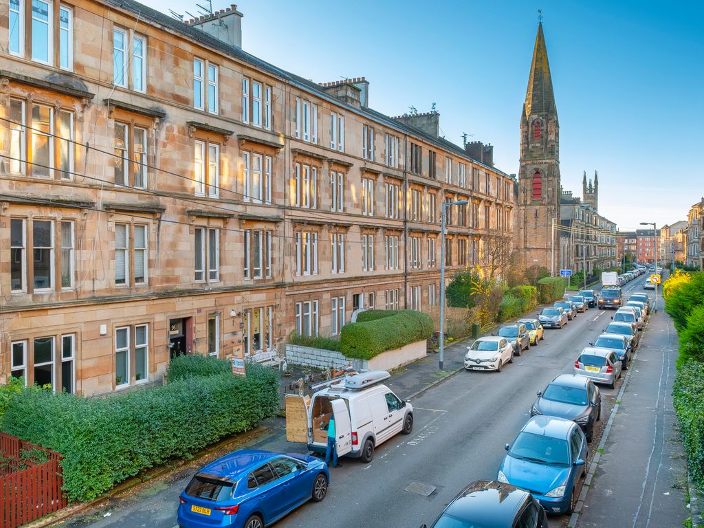 2 bed flat for sale in Roslea Drive, Dennistoun, Glasgow G31, £160,000