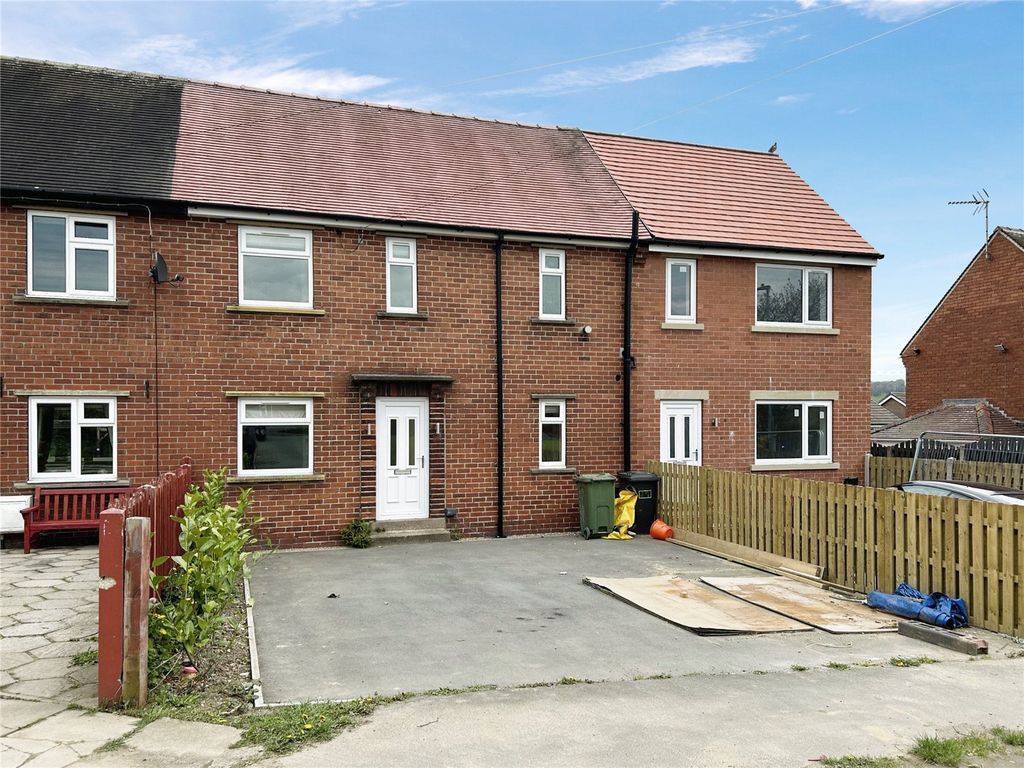 3 bed terraced house to rent in Gilthwaites Crescent, Denby Dale