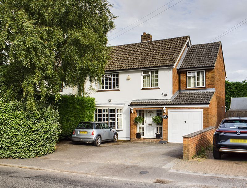 4 bed detached house for sale in New Road, Stokenchurch, High