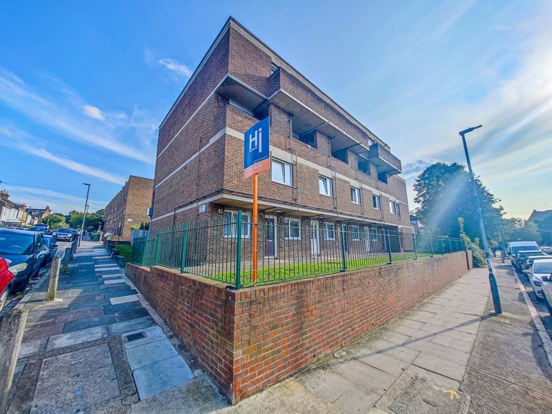 2 bed property for sale in Eglinton Road, Plumstead, London SE18, £