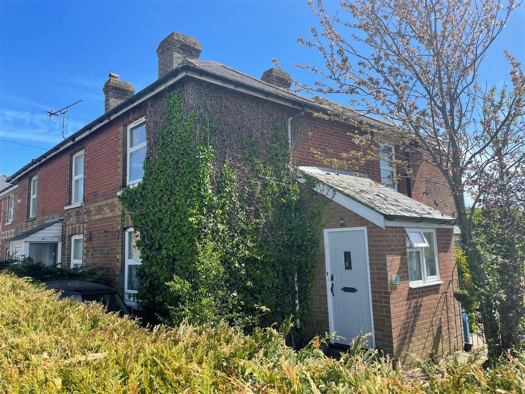 2 bed semidetached house for sale in Newport Road, Apse Heath, Sandown
