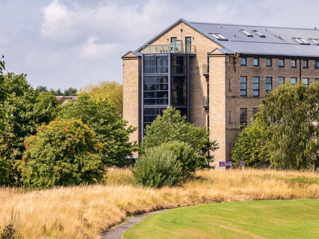 3 bed flat to rent in Cavendish Court, Drighlington, Bradford BD11 Zoopla