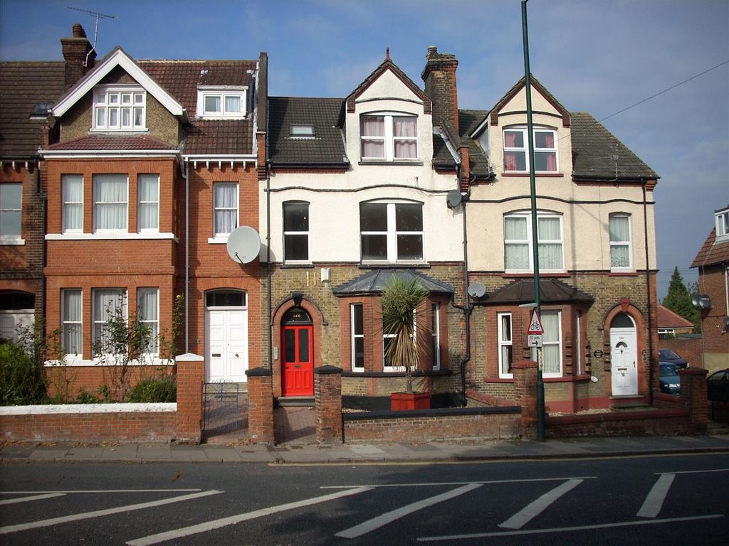 2 bed flat to rent in Maidstone Road, Rochester ME1 Zoopla