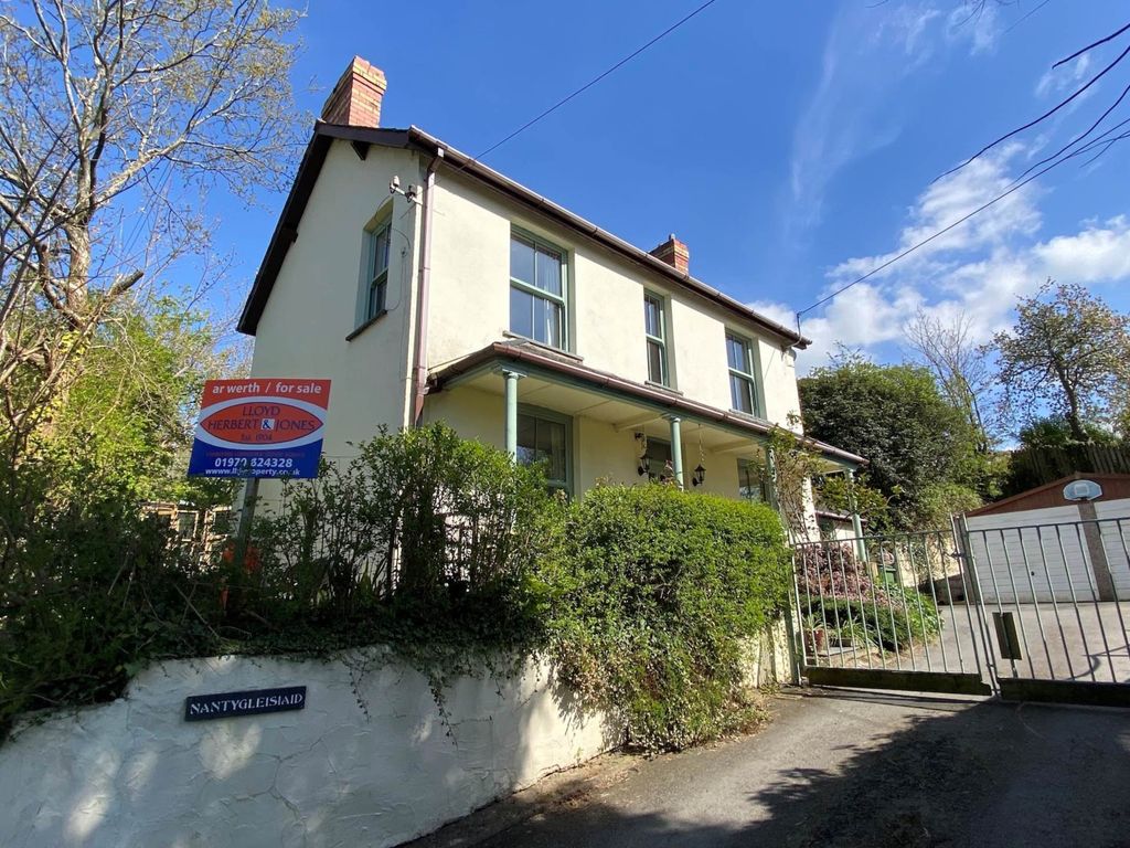 3 bed detached house for sale in Llanbadarn Fawr, Aberystwyth SY23, £