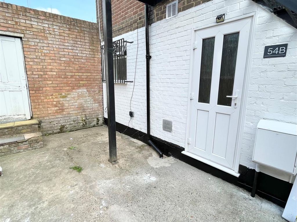 Studio to rent in Old Bedford Road, Luton LU2 Zoopla