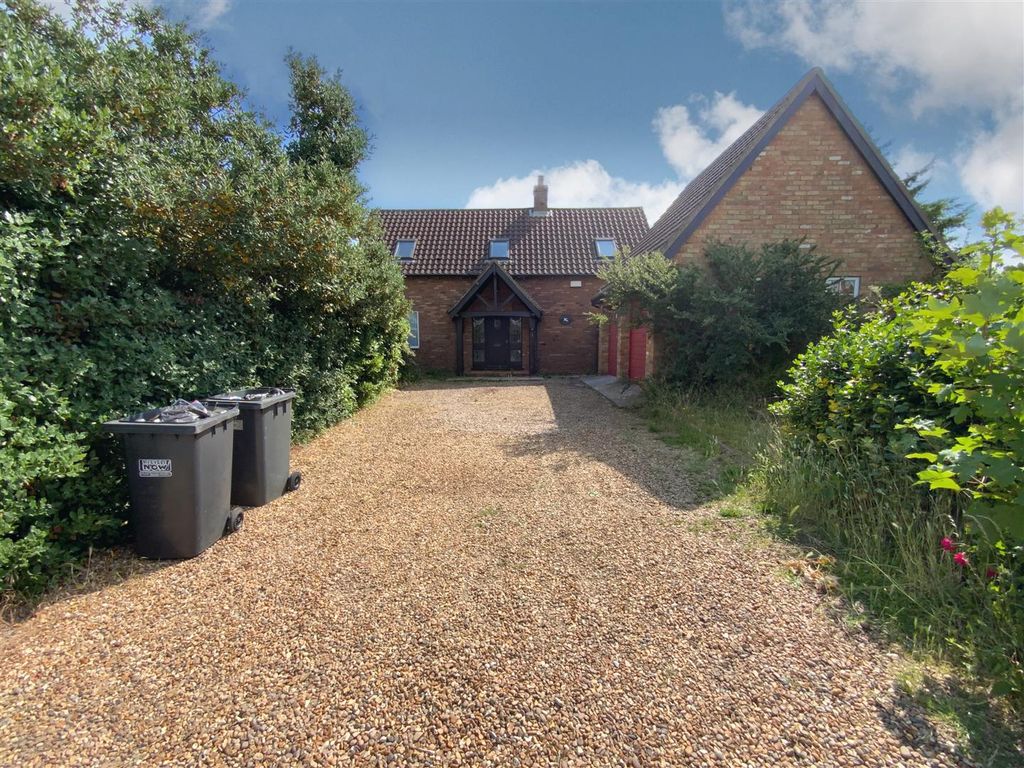 3 bed detached house for sale in Wilstead Road, Elstow, Bedford MK42