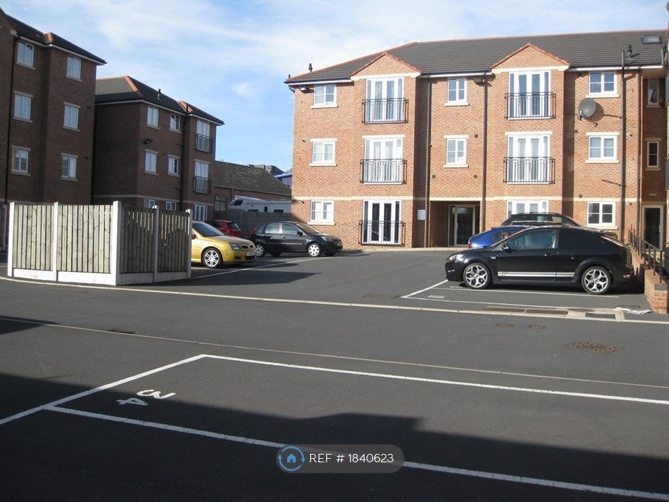 2 bed flat to rent in Langdale Court, Barnsley S71, £675 pcm Zoopla