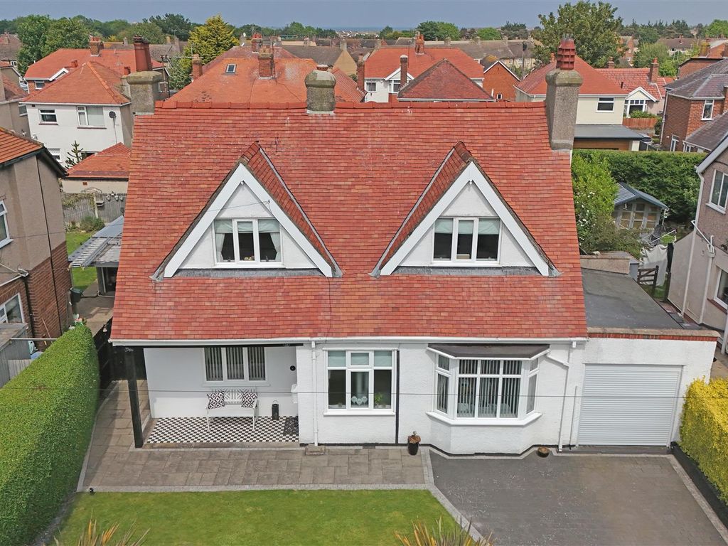 2 bed detached house for sale in Clwyd Avenue, Abergele LL22, £260,000