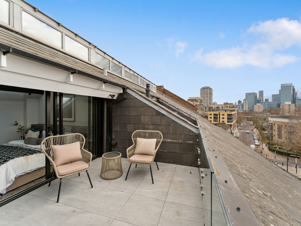 2 bed flat for sale in Morris Road, London E14, £800,000 Zoopla