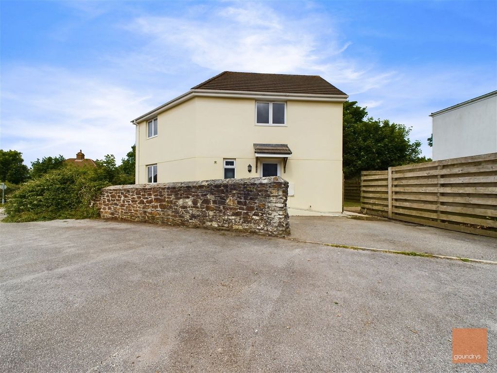 3 bed detached house for sale in Crane Road, Camborne TR14, £289,500