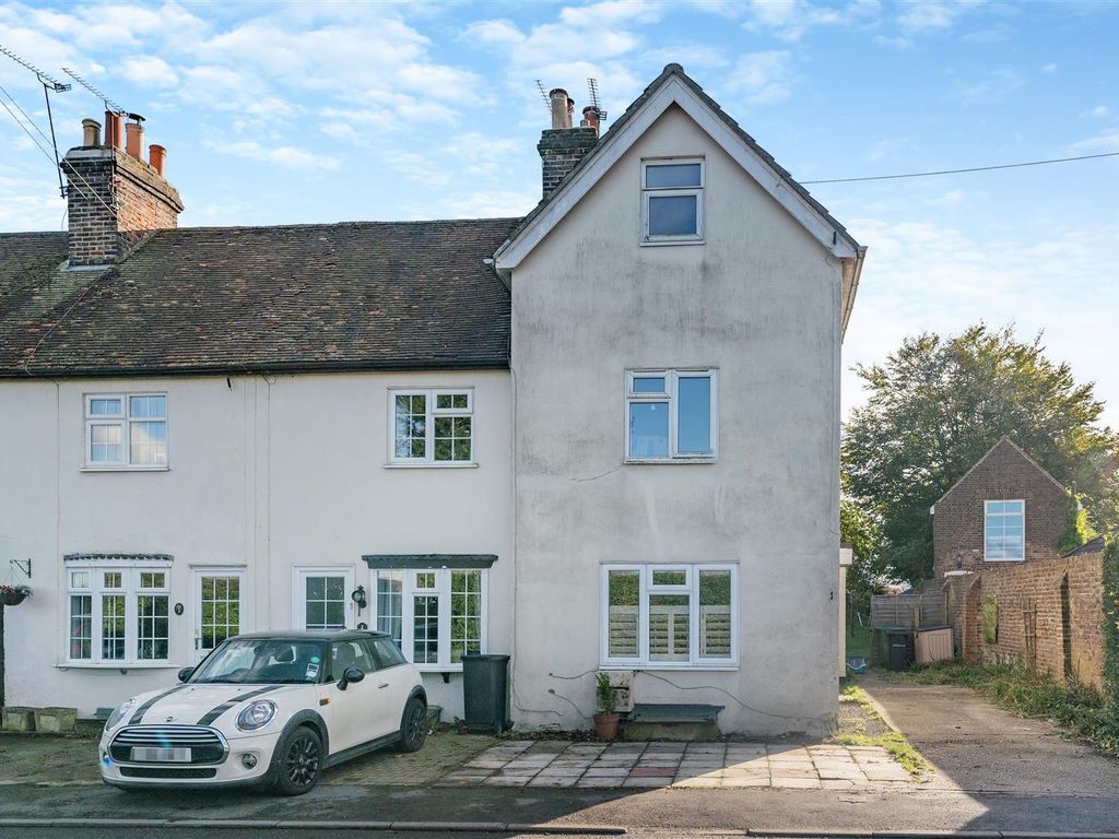 4 bed end terrace house for sale in Heath Road, Linton, Maidstone ME17