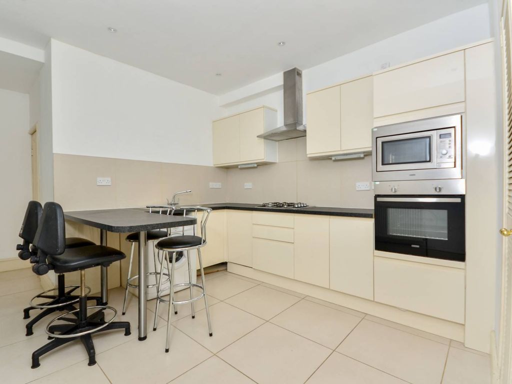 3 bed flat to rent in Fulham Road, Chelsea, London SW10 Zoopla