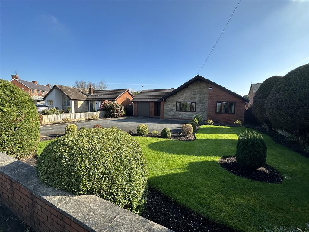 3 bed detached bungalow for sale in Carr Lane, Tarleton, Preston PR4, £
