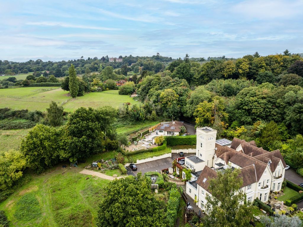 2 bed flat for sale in Coopers Hill Road, Nutfield RH1, £475,000 - Zoopla