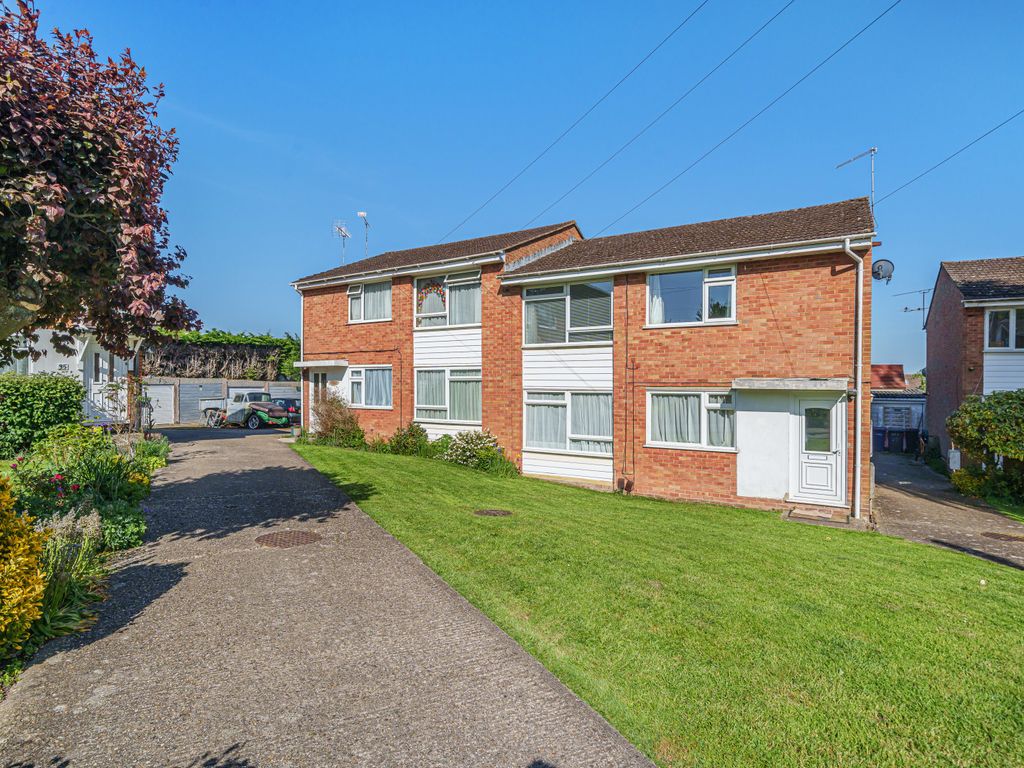2 bed for sale in Rushden Way, Farnham GU9 Zoopla