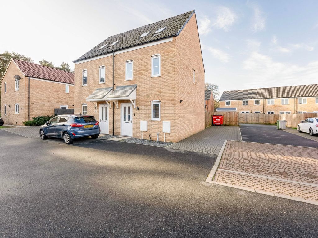 3 bed semidetached house for sale in Partridge Close, Sprowston NR7, £
