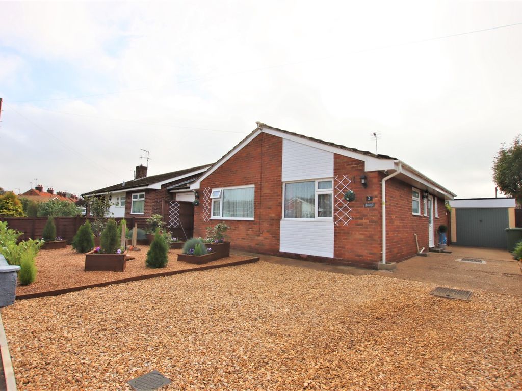 2 bed detached bungalow for sale in West Hall Road, Dersingham, King's