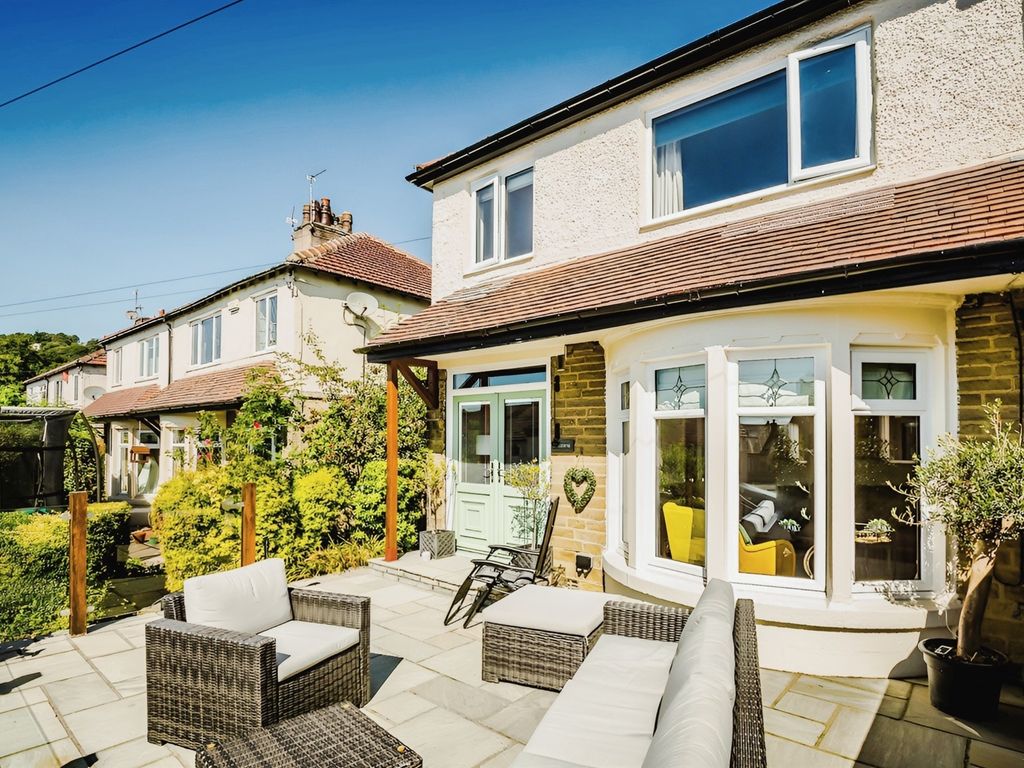 4 bed semidetached house for sale in Willowfield View, Halifax HX2, £