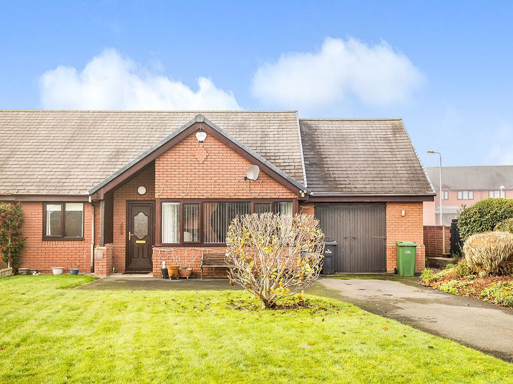 2 bed bungalow for sale in Oak Close, Four Crosses, Llanymynech, Powys