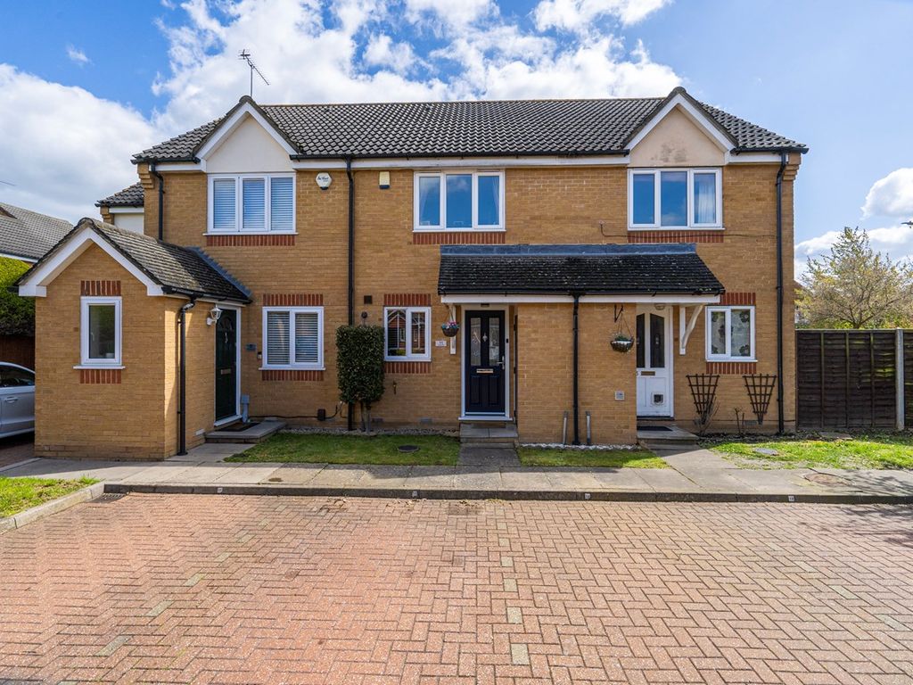 2 bed terraced house for sale in Trumper Way, Cippenham SL1 Zoopla