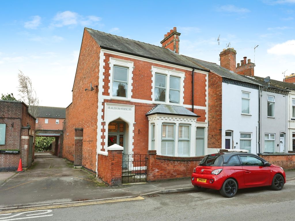 3 bed end terrace house for sale in Swan Street, Sileby, Loughborough
