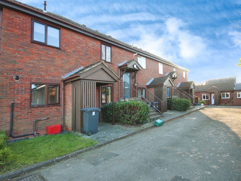 2 bed for sale in Walnut Drive, Lillington, Leamington Spa
