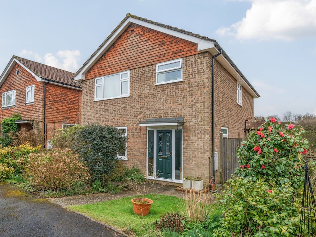 3 bed detached house for sale in The Leys, Fernhurst GU27, £675,000
