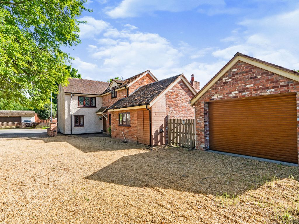4 bed cottage for sale in Warrington Road, Bartington, Northwich