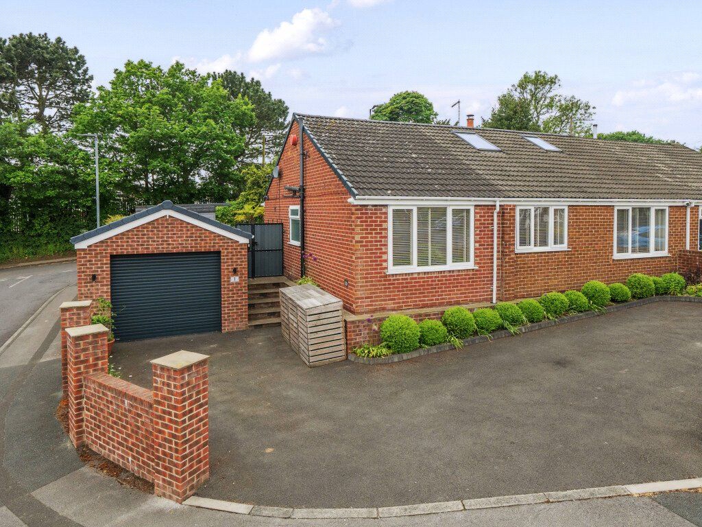 4 bed bungalow for sale in Mackie Hill Close, Crigglestone, Wakefield