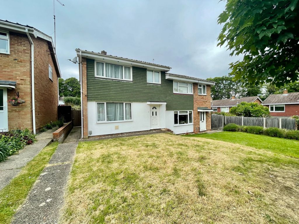 3 bed semidetached house to rent in Roan Walk, Royston SG8 Zoopla