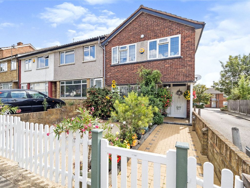 3 bed end terrace house for sale in Hillrise Road, Romford RM5, £ ...