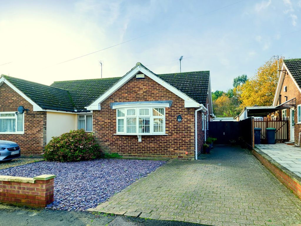 2 bed semidetached bungalow for sale in Willow Way, Flitwick MK45 Zoopla
