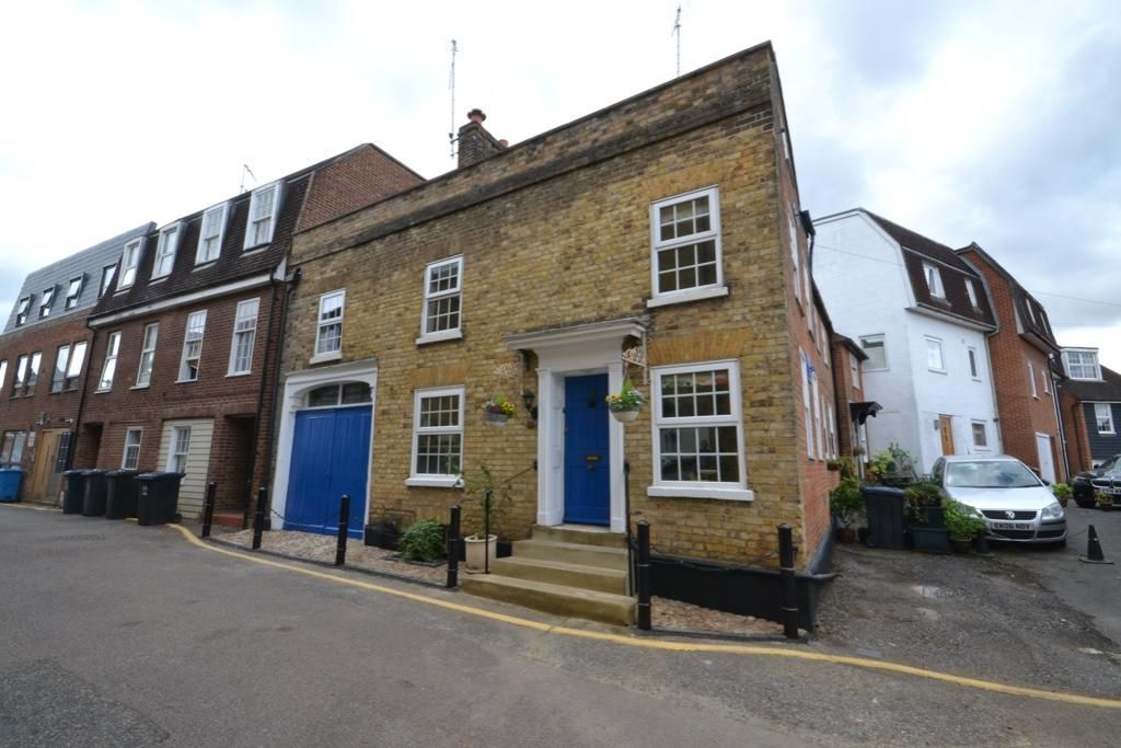4 bed semidetached house for sale in Basbow Lane, Stortford