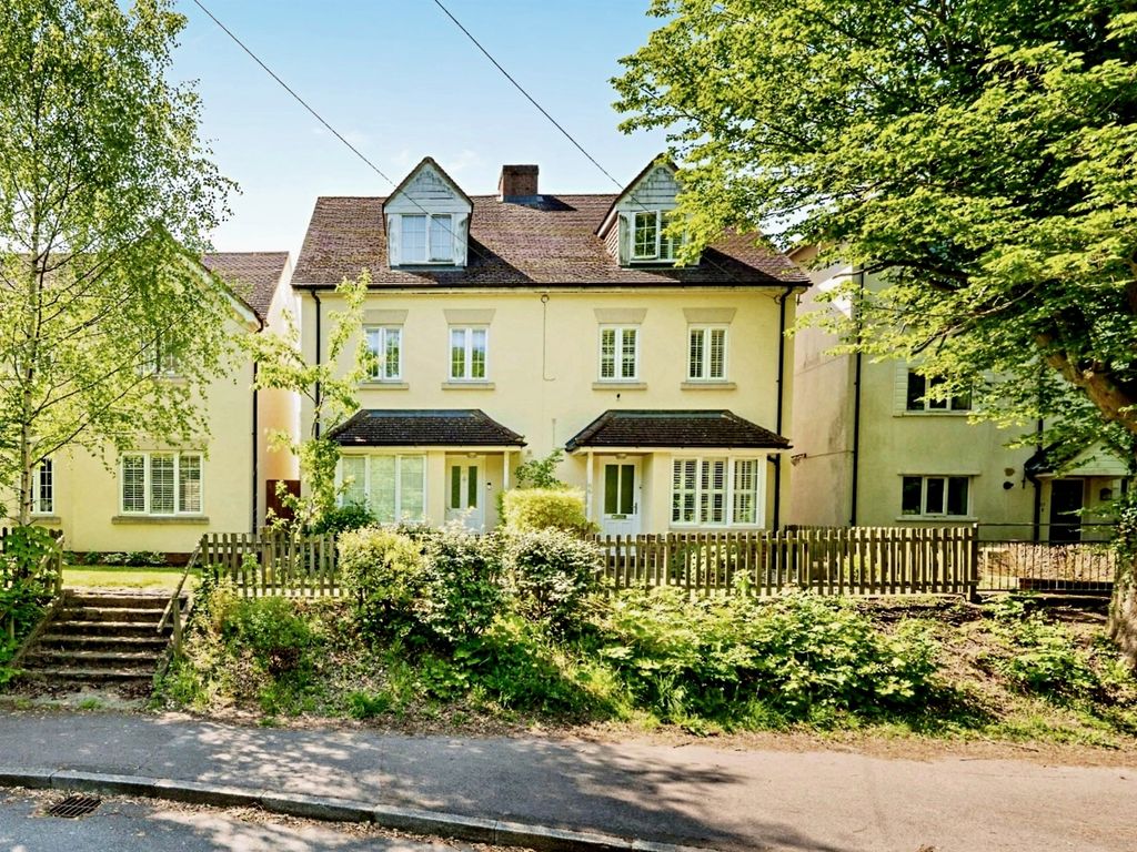 4 bed semidetached house for sale in Babington Road, Wendover