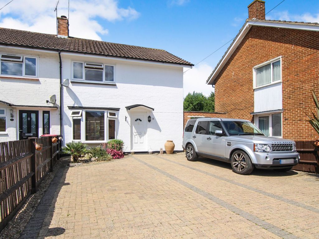 3 bed end terrace house for sale in Ashdown Drive, Crawley RH10, £