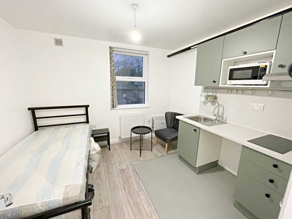 Studio to rent in High Road Leyton, London E10, £1,050 pcm Zoopla
