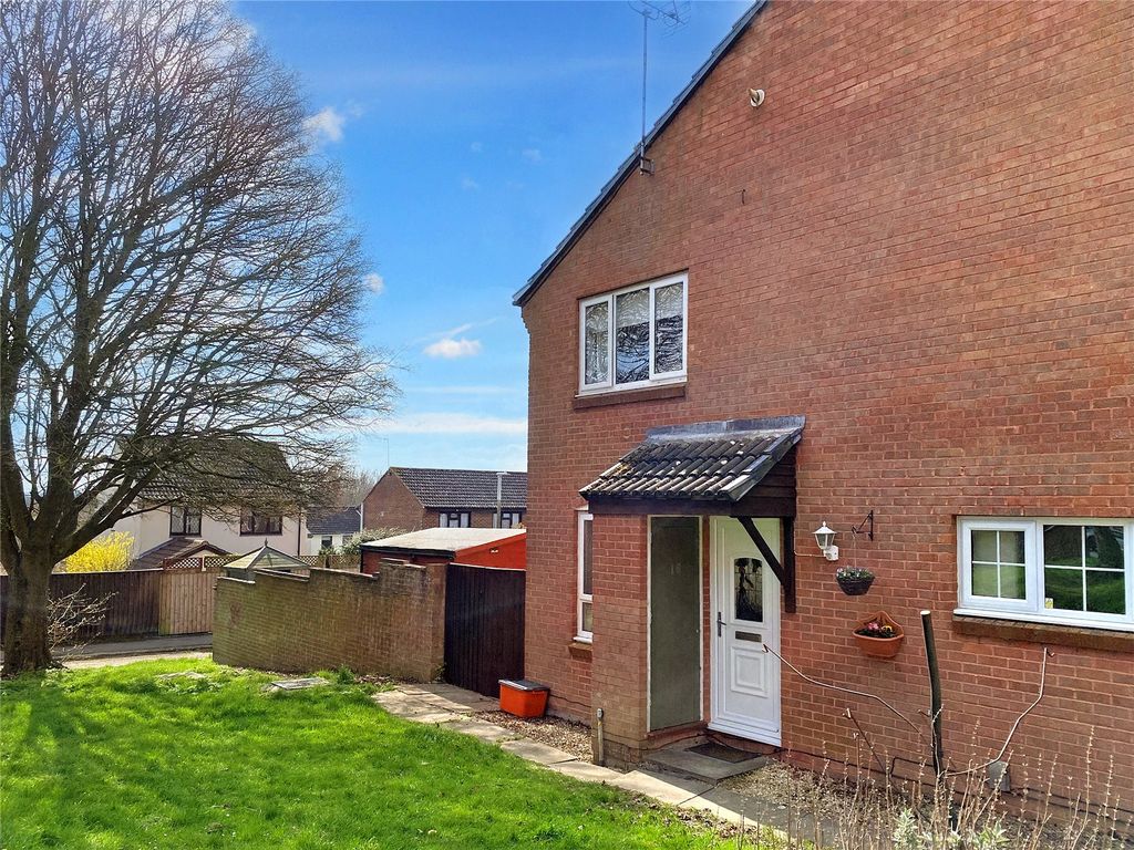 1 bed end terrace house for sale in Frampton Close, Eastleaze, Swindon