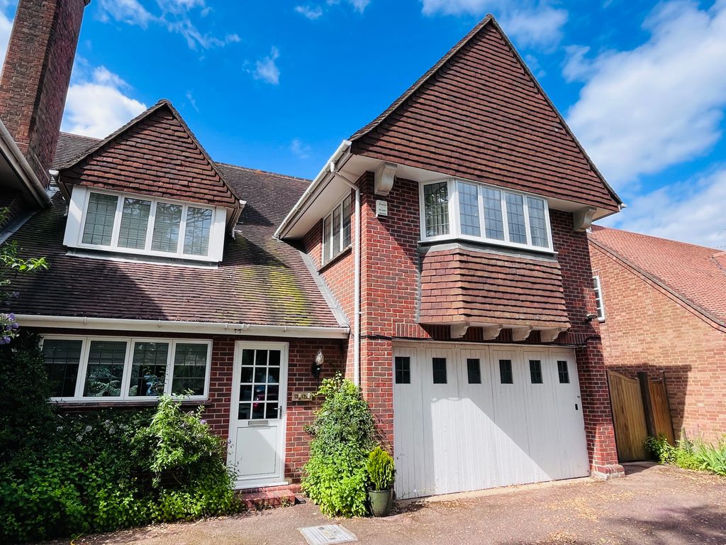 1 bed semidetached house to rent in 13A Lexden Road, Colchester CO3, £