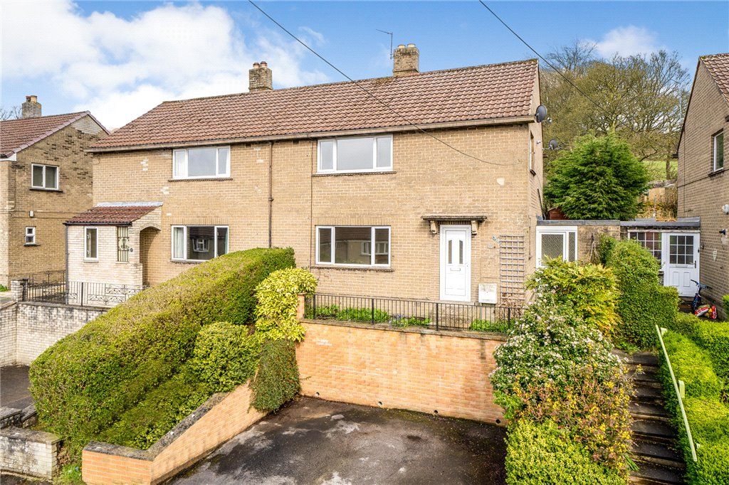 4 bed semidetached house for sale in The Whinfields, Summerbridge