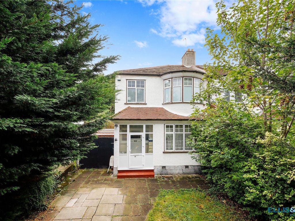 4 bed semidetached house for sale in Alexandra Grove, North Finchley