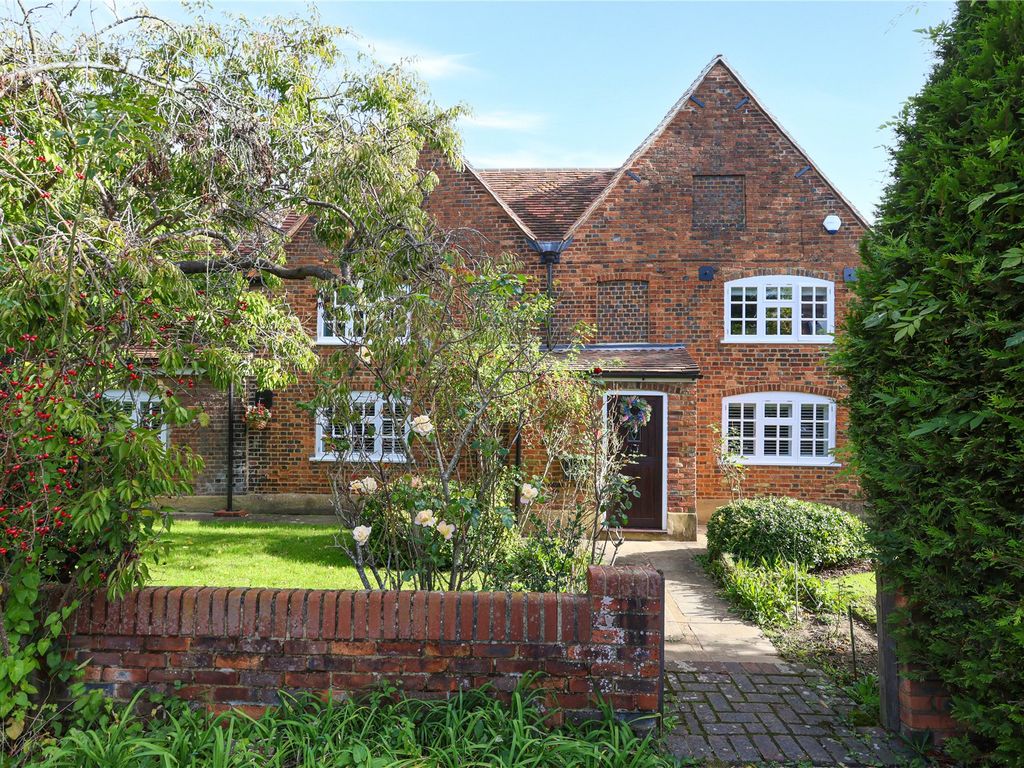 6 bed detached house for sale in Chertsey Road, Addlestone, Surrey KT15