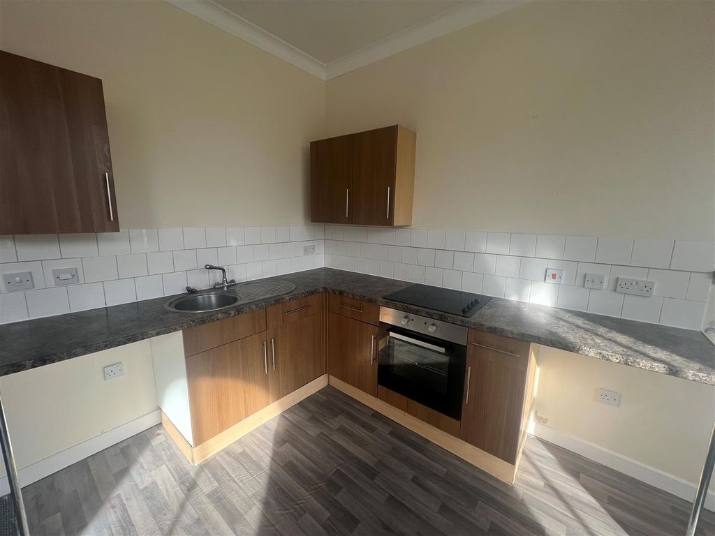 2 bed flat to rent in Hessle Road, Hull HU3, £575 pcm Zoopla