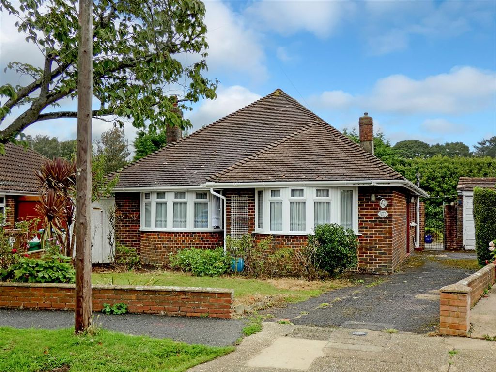 2 bed detached bungalow for sale in Fircroft Crescent, Rustington