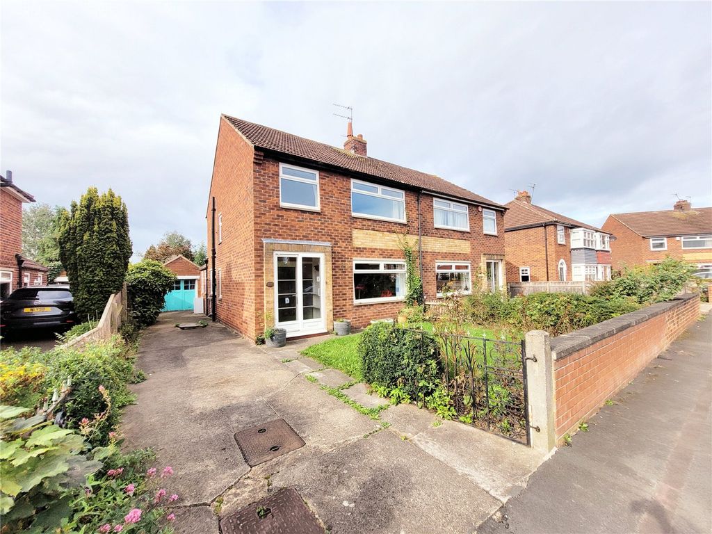 4 bed semidetached house for sale in Cleveland Avenue, Stokesley